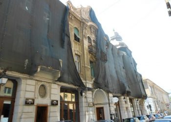 Reparațiile la clădirile istorice în care funcționează unități medicale sau școli, fără autorizaţie de construire