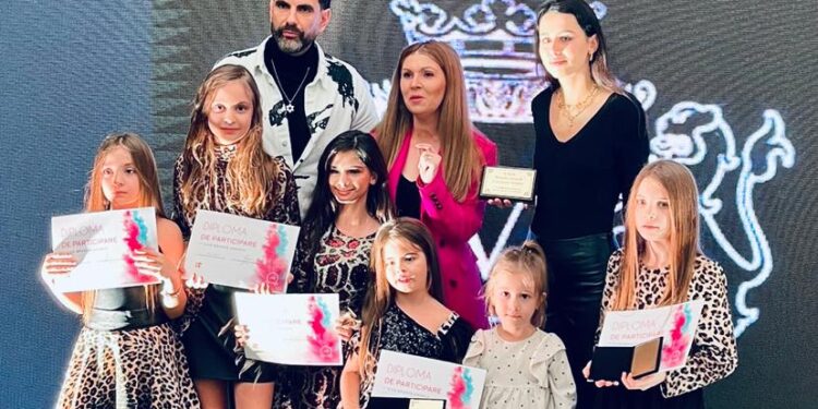 GALERIE. Cu vip-urile pe scenă. Micile top modele orădene la Gala It Kids Brands Awards București